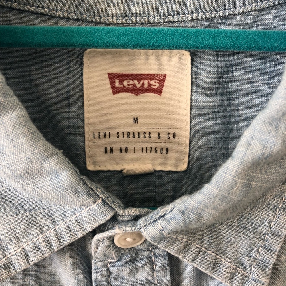 Levi’s Button Down - Picture 3 of 4